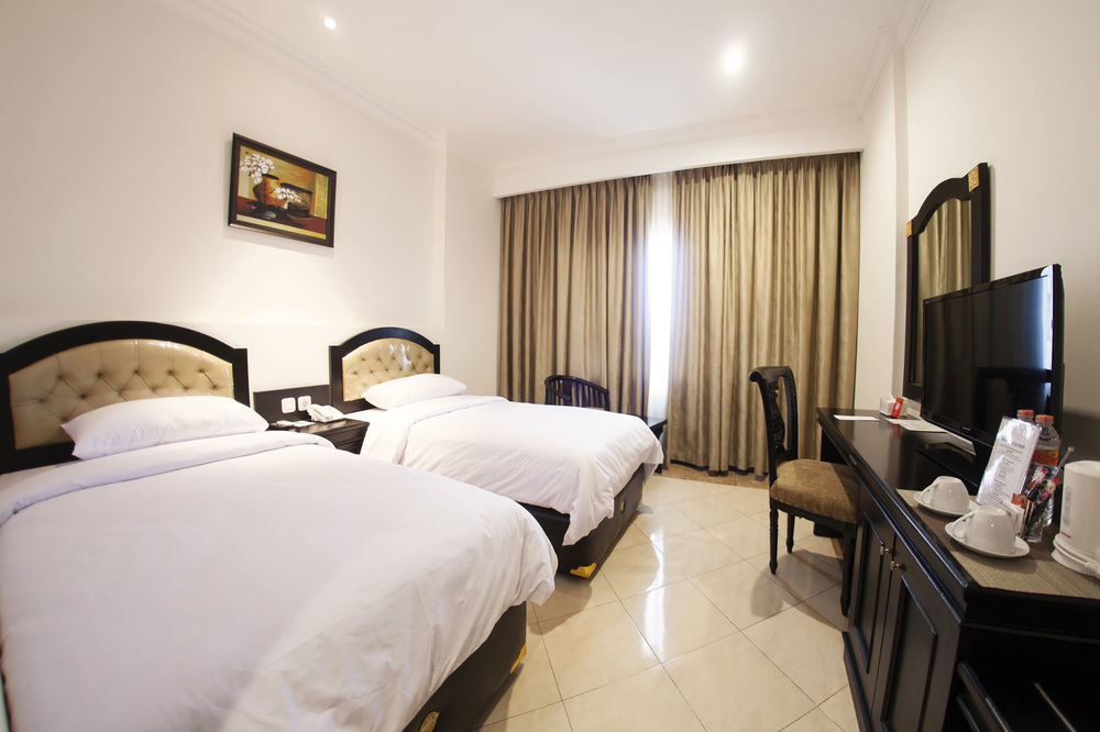 Hotel Sutomo Makassar Exterior photo