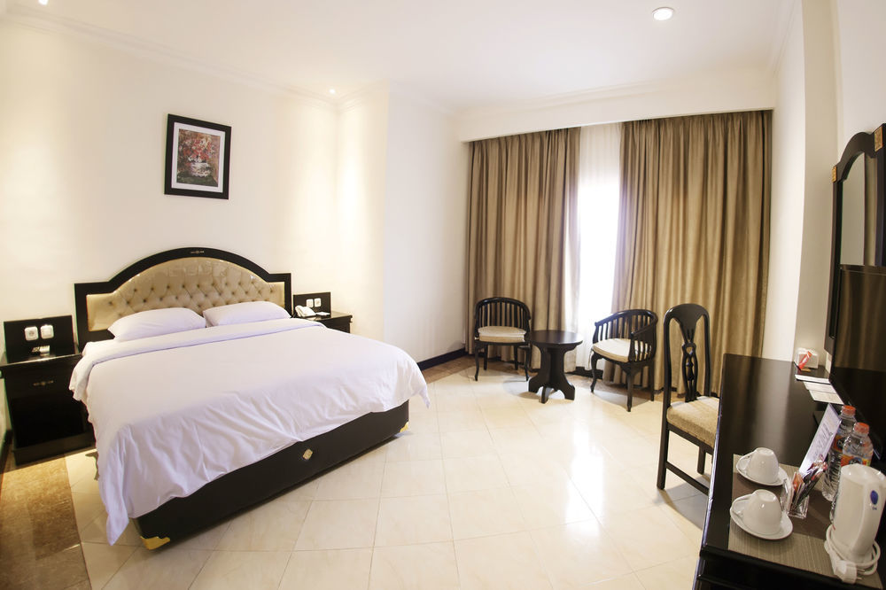 Hotel Sutomo Makassar Exterior photo