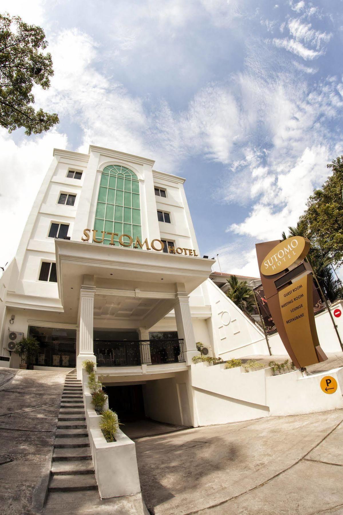 Hotel Sutomo Makassar Exterior photo